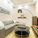 Downtown By Stn *