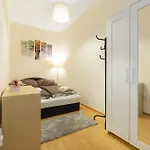 Apartment Downtown By Stn *
