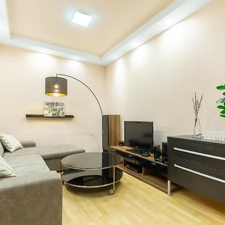 Apartment Downtown By Stn Budapest