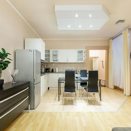 Downtown By Stn Apartment *
