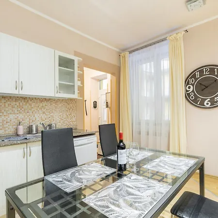 Apartment Downtown By Stn