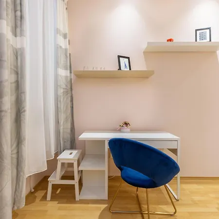 Downtown By Stn Apartment