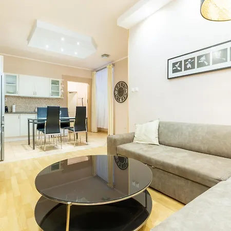 Apartment Downtown By Stn Budapest