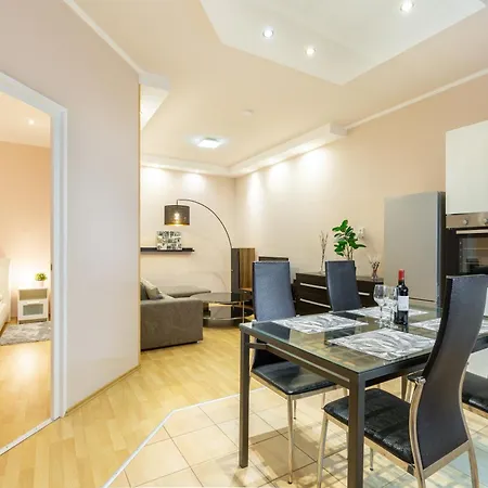 Apartment Downtown By Stn
