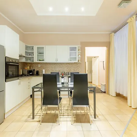 Apartment Downtown By Stn *