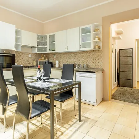 Downtown By Stn Budapest